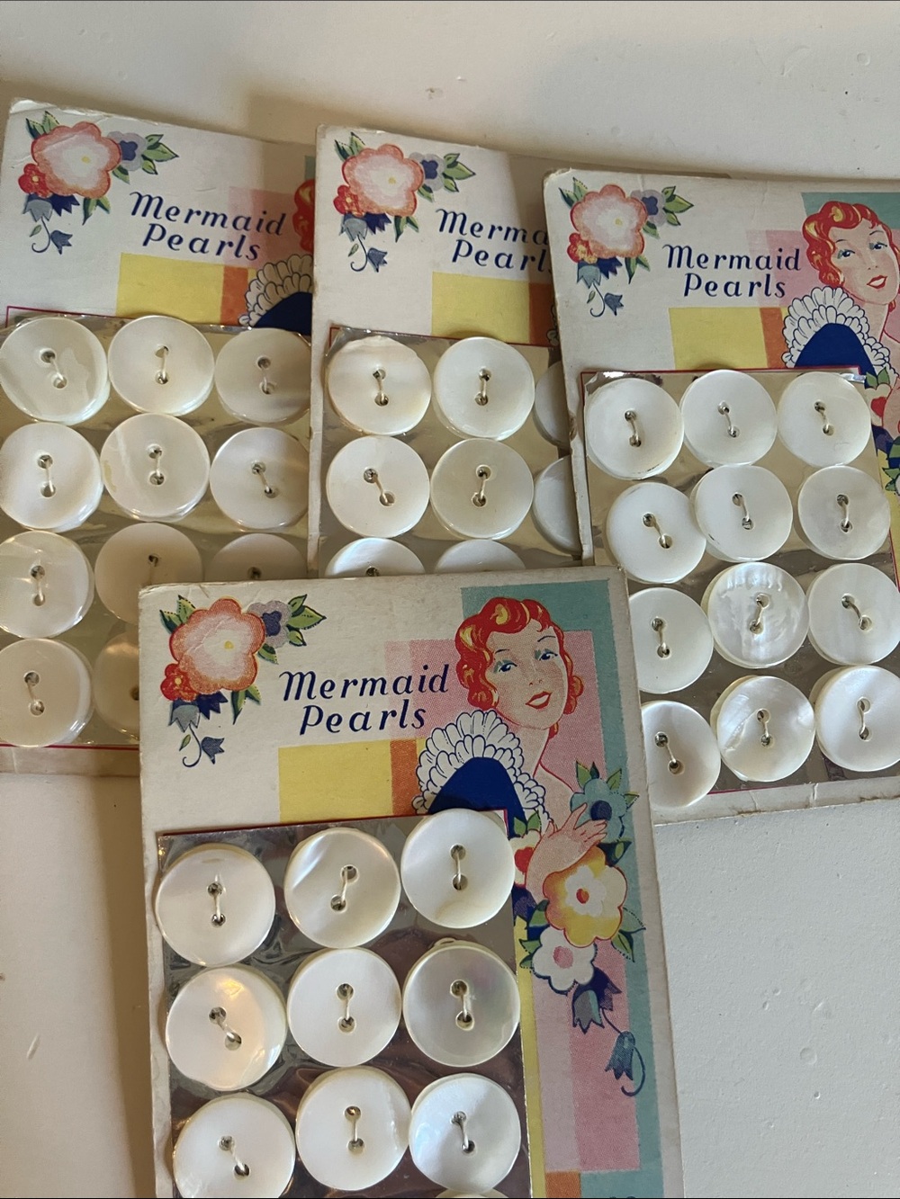 LOT OF 4 Vintage Mermaid Pearl Buttons - Picture 2 of 3